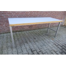 Werktafel, werkbank, 200cm x 75cm. Gebruikt.